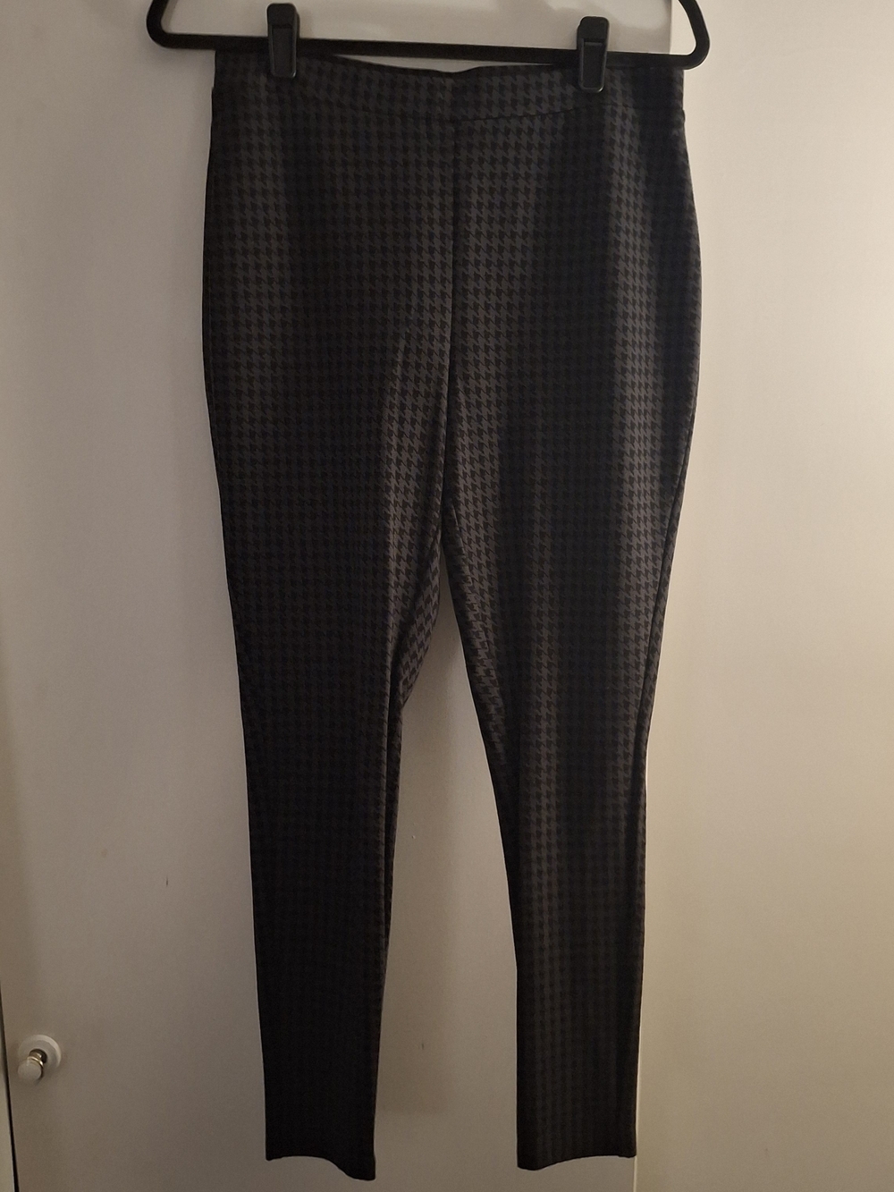 Chico's Women's Black And Gray Ponte Houndstooth Detail Leggings